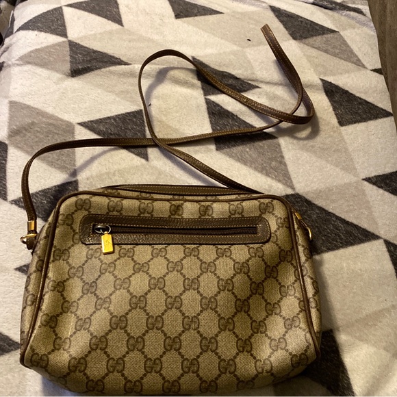 Vintage Gucci crossbody bag! - Picture 2 of 13